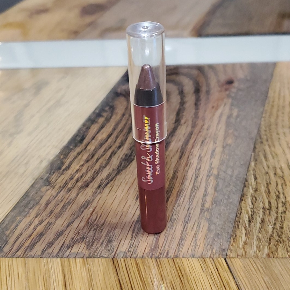 Sweet and Shimmer eye shadow crayon